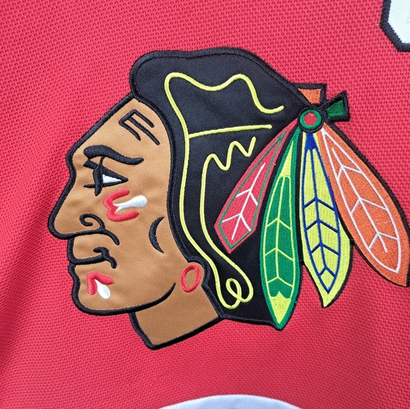Reebok Chicago Blackhawks NHL Hockey Sweater Stitched Patch Boys Small/Medium - Picture 2 of 12